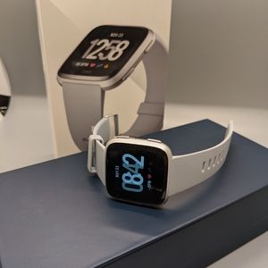 Fitbit Versa Smartwatch Silver